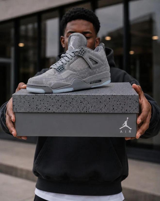 ���ЬKAWS x AJ4�����Ҫ�����ˡ�