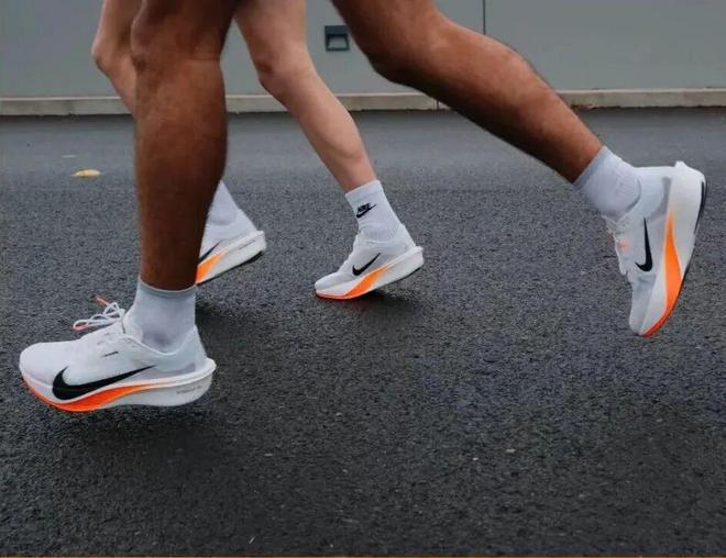 �Ϳˣ�������ֻΪ��Ӣ������Ь��
