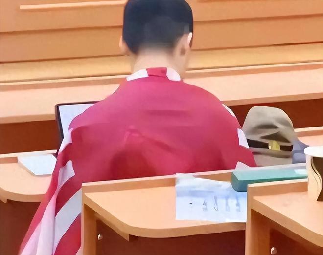 处理就要靴子落地!南京旭日旗留学生后续,开除遣返只是开始,查清是否公费才是重中之重