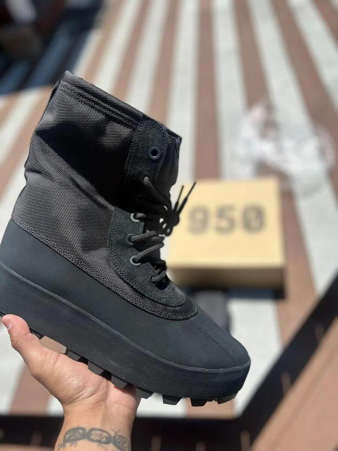 Yeezy������ɽЬ����ǰ�ع���....