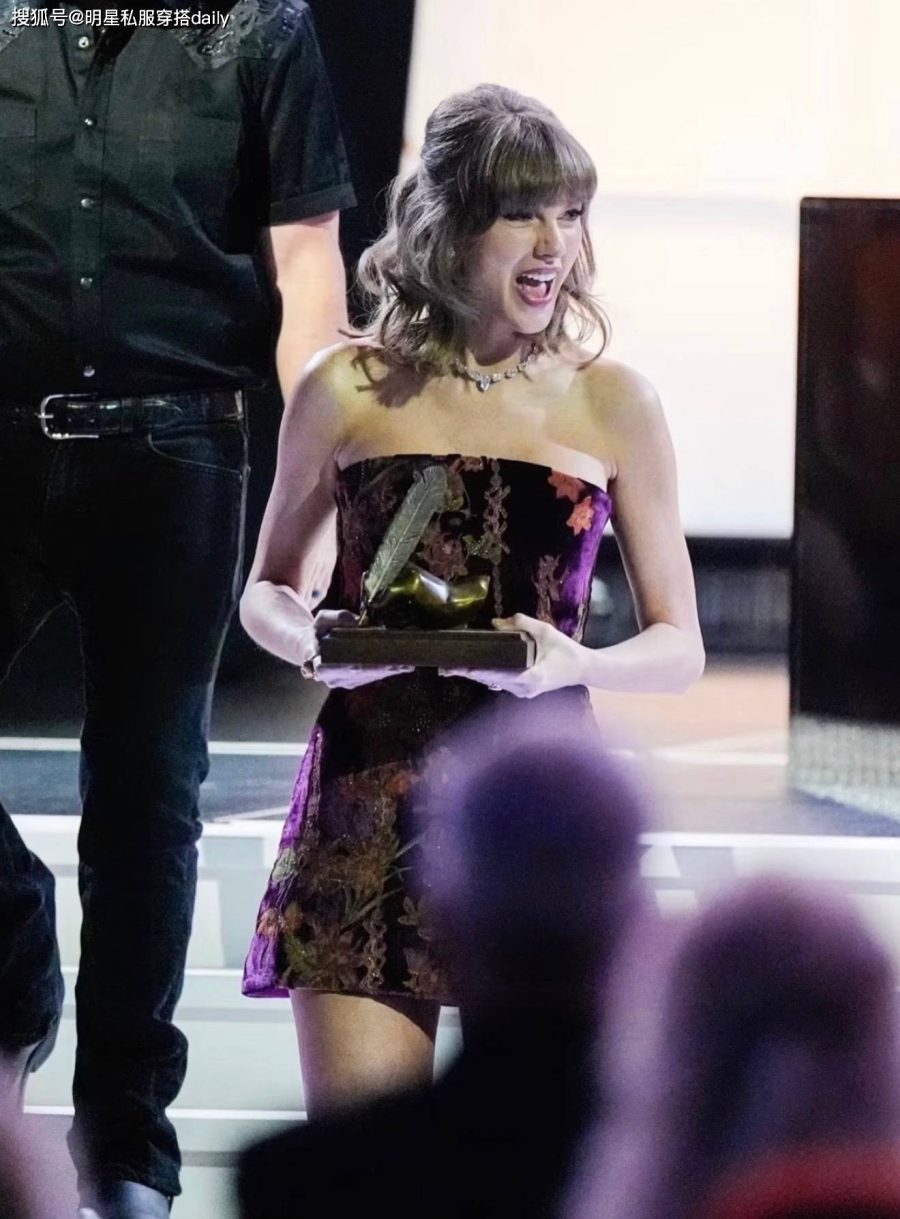 TaylorSwift�Ż�����ֵ�����ߣ�2��Ĩ��ȹ����߸�Ь���������ţ�