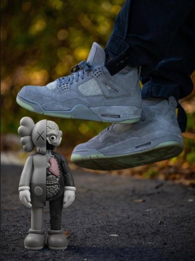 ���ЬKAWS x AJ4�����̶�����...