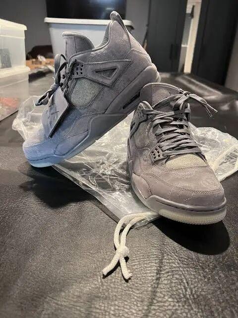 ���ЬKAWS x AJ4�����̶�����...