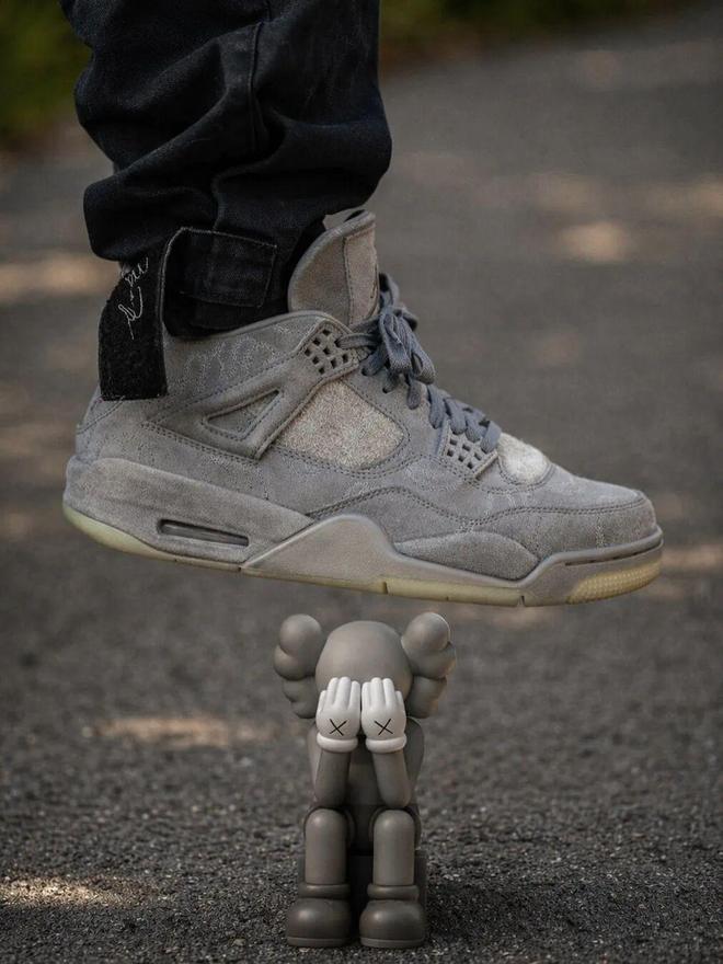���ЬKAWS x AJ4�����̶�����...