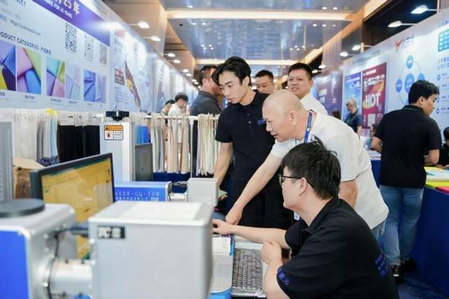 全链汇聚,向新而行|2026世界鞋业发展大会在晋江启幕,共绘鞋业高质量发展新蓝图