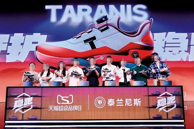 售价1499元!狂卖超600万双,“童鞋界的爱马仕”被中产捧上神坛