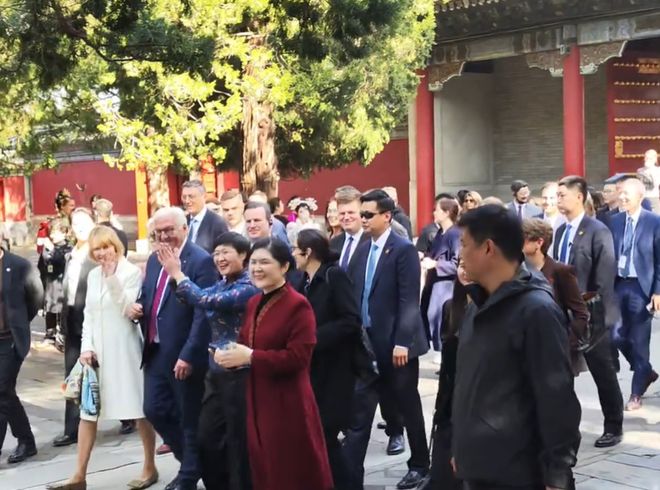 �¹���ͳ����һ�����´�����˫Ь��ƽ��Ь�����ʣ��߸�Ь��������