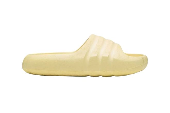Bad Bunny 携手 adidas 推出首款签名拖鞋 BadBo Stone Slides