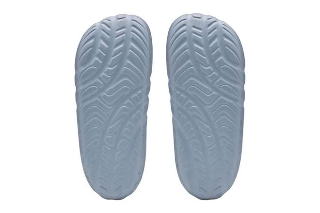 Bad Bunny 携手 adidas 推出首款签名拖鞋 BadBo Stone Slides