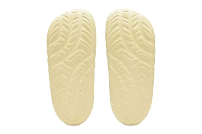 Bad Bunny 携手 adidas 推出首款签名拖鞋 BadBo Stone Slides