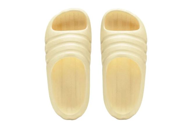 Bad Bunny 携手 adidas 推出首款签名拖鞋 BadBo Stone Slides