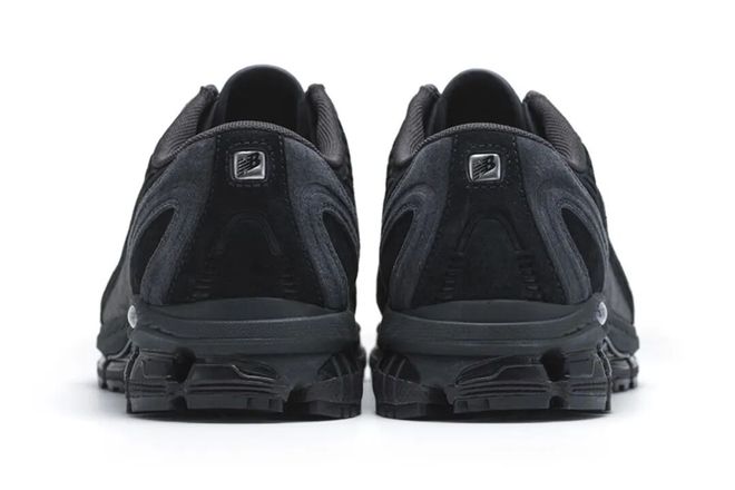 Bad Bunny 携手 adidas 推出首款签名拖鞋 BadBo Stone Slides