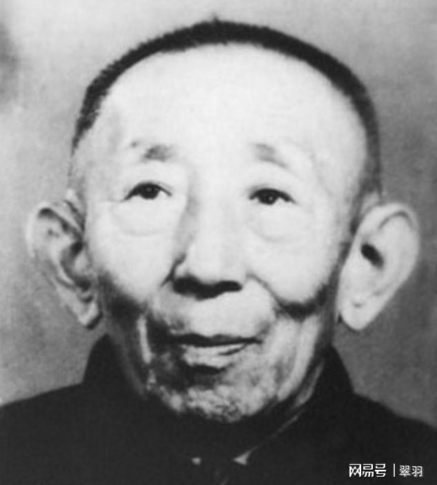 1956年毛主席来到武汉,特别点名要见王天相,称赞皮鞋擦得好亮哟